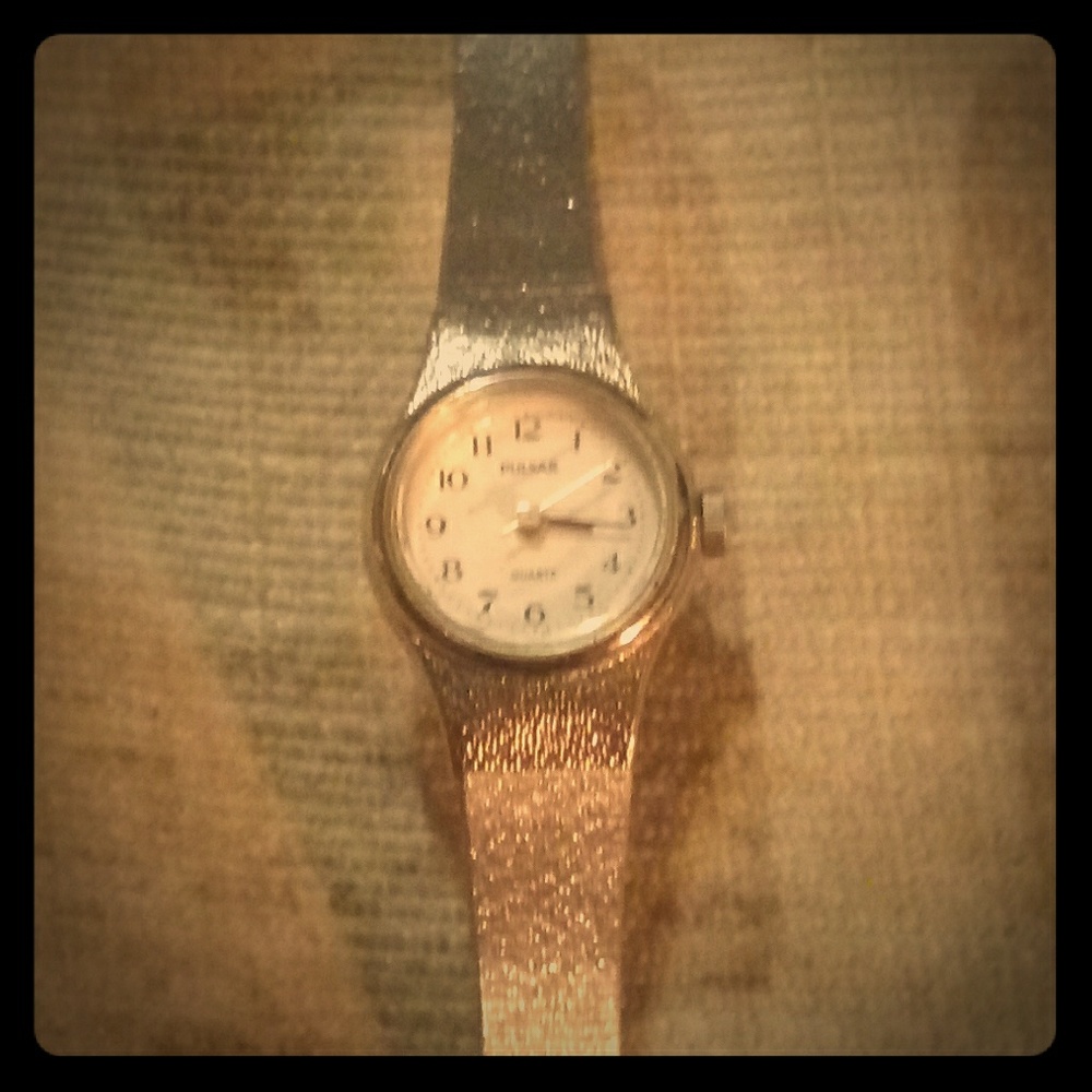 Vintage Pulsar ladies silvertone wristwatch